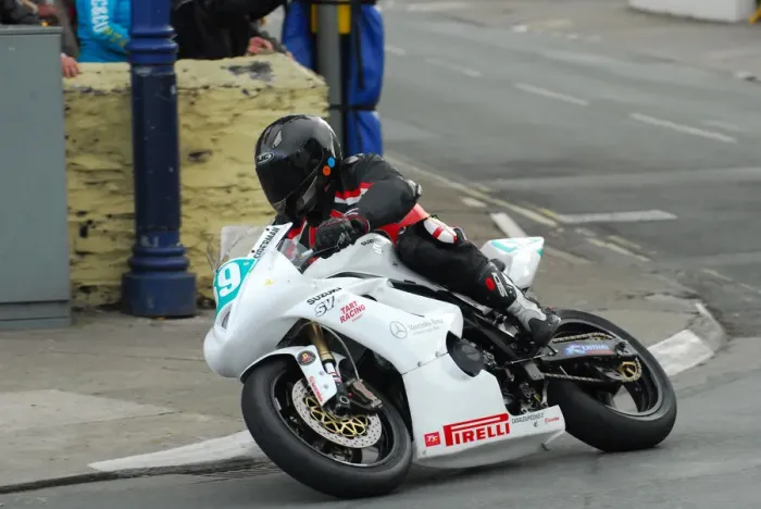 Framed Print : Wayne Axon (Suzuki) 2014 Lightweight TT