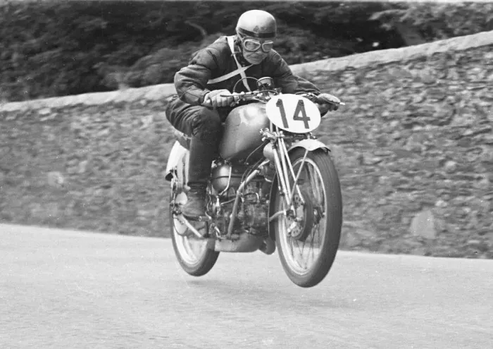 Framed Print : Wilf Billington (Guzzi) 1952 Lightweight TT Framed Print : Wilf Billington (Guzzi) 1952 Lightweight TT