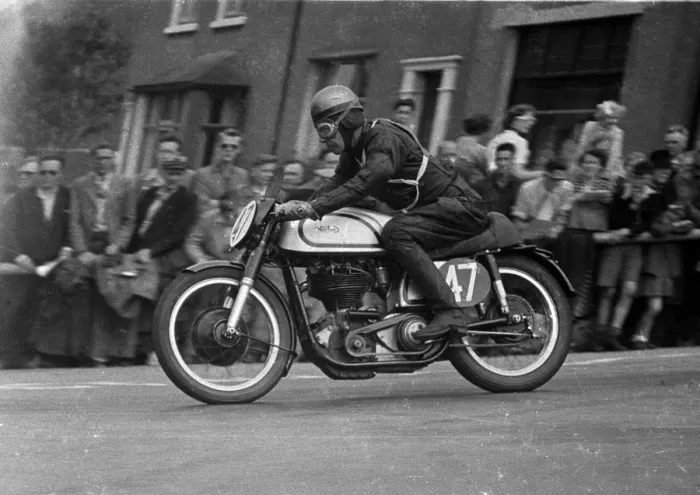 Framed Print : Wilf Billington (Norton) 1952 Senior TT Framed Print : Wilf Billington (Norton) 1952 Senior TT