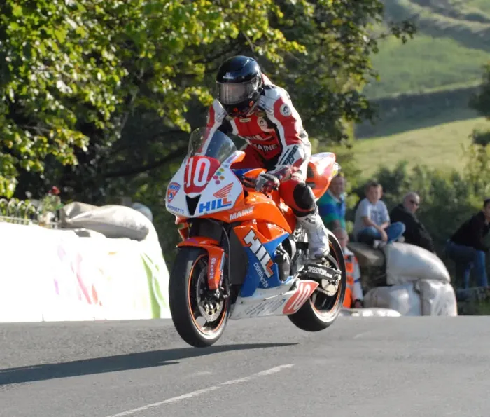Framed Print : William Davison (Honda) 2011 Newcomers Manx Grand Prix