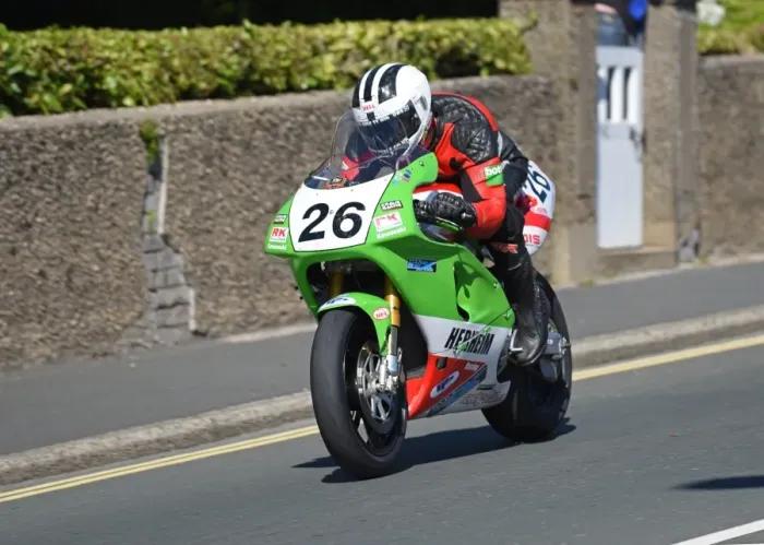 Framed Print : William Dunlop (Kawasaki) 2016 Superbike Classic TT Framed Print : William Dunlop (Kawasaki) 2016 Superbike Classic TT