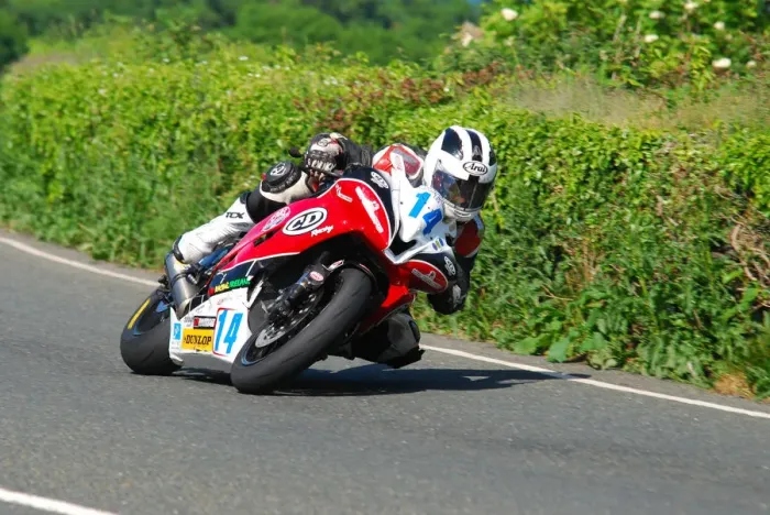 Framed Print : William Dunlop (Yamaha) 2010 Supersport TT Framed Print : William Dunlop (Yamaha) 2010 Supersport TT