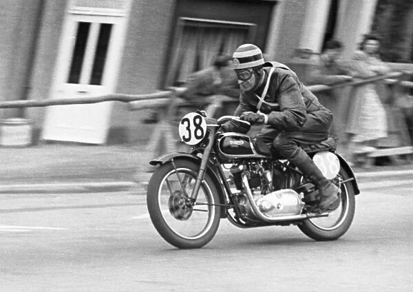 Willie Wilshire (Triumph) 1950 Junior Clubman TT