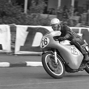Alan Ainge (Norton) 1966 Senior Manx Grand Prix