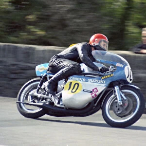 Alan Dowie (Crooks Suzuki) 1974 Senior Manx Grand Prix