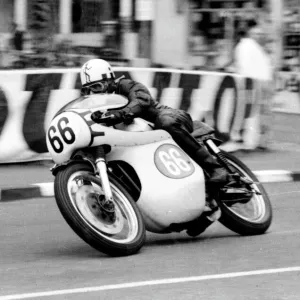 Alan Peck (Norton) 1966 Senior Manx Grand Prix