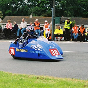 Alan Warner & Tony Wilde (Ireson Kawasaki) 2004 Sidecar TT