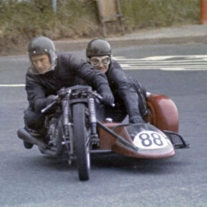 Alfred Betts & J G Betts (Windrick Triumph) 1972 750 Sidecar TT