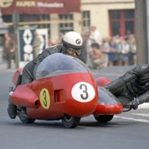 Arsenius Butscher and Karl Lauterbach (BMW) 1970 500 Sidecar TT