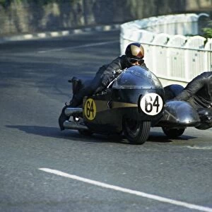 B R Tomlins & P T Whiteside (Triumph) 1969 750 Sidecar TT