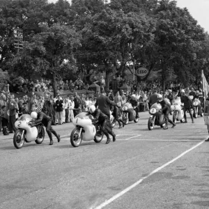 1960 Senior TT Print: Bob Anderson and Bob Brown on Norton at the Start