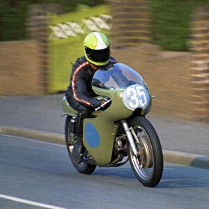 Bob Bentley (Aermacchi) 1972 Junior Manx Grand Prix practice