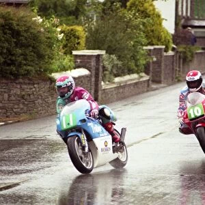 Bob Jackson (Spondon Yamaha) and James Courtney (Honda) 1998 Lightweight TT