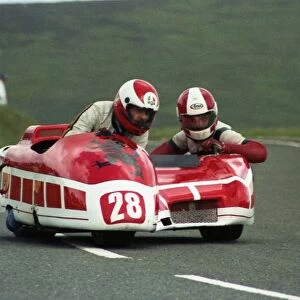 Bob Munro & Colvin Denholm (Rumble Suzuki) 1990 Sidecar TT