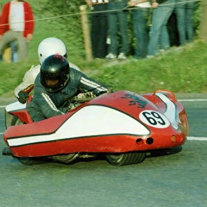 Bob Munro & David Samuel (Yamaha) 1982 Sidecar TT