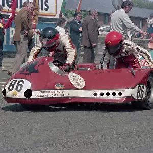 Bob Munro & Dickie Gale (Suzuki) 1986 Sidecar TT