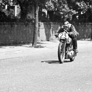 Bob Pratt (Norton) 1948 Junior Clubman TT