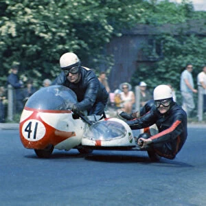 Bob Smith & Ian Forrest (Triumph) 1970 750 Sidecar TT