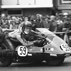 Brian Mee & Alan Widdowson (Kawasaki) 1977 Sidecar TT