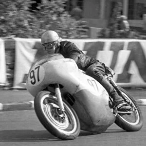 Brian Warburton (Norton) 1966 Senior Manx Grand Prix