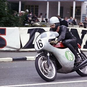 Bruce Beale (Honda) 1965 Lightweight TT
