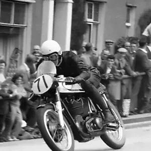 Canadian Dave Wildman (Norton) on Bray Hill