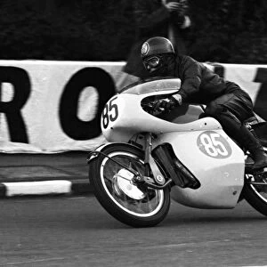 Chas Mortimer (Greeves) 1966 Lightweight Manx Grand Prix
