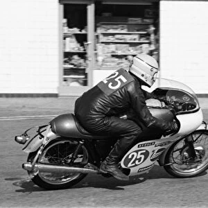 Chris Bond (Triumph) 1972 Production TT