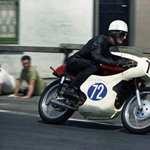 Clive Hunt (Aermacchi) 1967 Junior TT