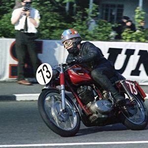 Clive Thompsett (Ducati) 1967 Production 250 TT
