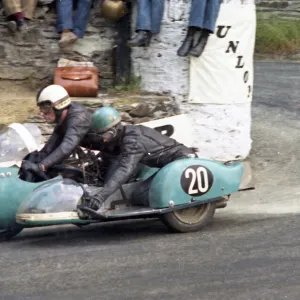 Bill Cooper & D B Argent (WEC) 1970 500 Sidecar TT