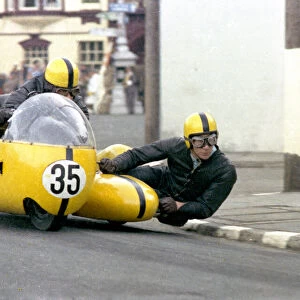 Bill Copson & Harvey Sunderland (BSA) leave Ramsey: 1965 Sidecar TT