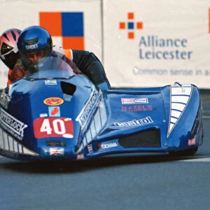 Bill Currie & Dickie Gale (Windle Yamaha) 2000 Sidecar TT