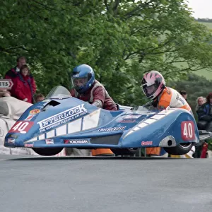 Bill Currie & Dickie Gale (Windle Yamaha) 2000 Sidecar TT