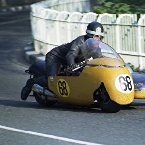Bill Currie & Frank Kay (LWC) 1969 750 Sidecar TT