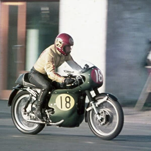 Danny Shimmin (Velocette) 1975 Production TT