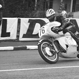 Dave Bedington (Greeves) 1966 Lightweight Manx Grand Prix
