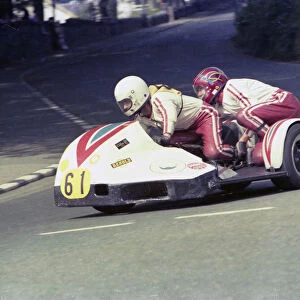 Dave Houghton & Chas Birks (Konig) 1976 1000 Sidecar TT