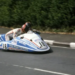Dave Molyneux & Paul Kneale (Bregazzi Yamaha) 1987 Sidecar TT Dave Molyneux & Paul Kneale (Bregazzi Yamaha) 1987 Sidecar TT