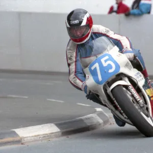 Dave Vale (Yamaha) 1990 Junior Manx Grand Prix