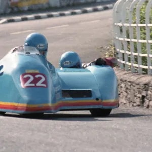 Dave Wallis & Tim Kirkham (Yamaha) 1993 Sidecar TT