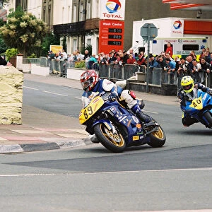 David Paredes (Suzuki) and Nigel Beattie (Yamaha) 2004 Senior TT