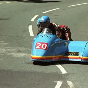David Wallis & Tim Kirkham (Yamaha) 1995 Sidecar TT