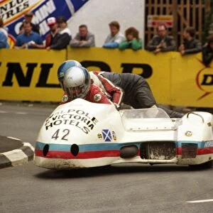 Bill Davis & Rab Hopkins (Yamaha) 1988 Sidecar TT