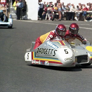 Dennis Bingham & Julia Bingham (Padgett Yamaha) 1985 Sidecar TT