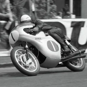 Derek Minter winning the 1962 Lightweight TT