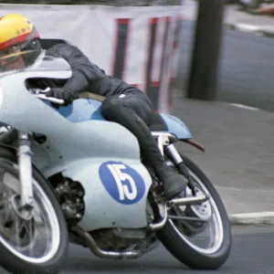 Derek Woodman (Aermacchi) 1968 Junior TT