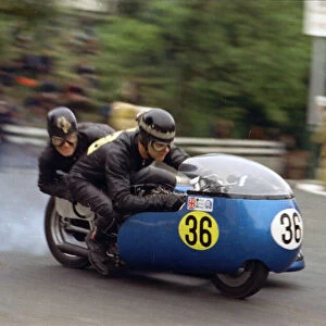 Derek Yorke & Danny Fynn (Triumph) 1971 750 Sidecar TT