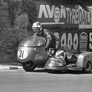 Derek Yorke & Danny Fynn (YCE BSA) at Governors Bridge: 1973 500 Sidecar TT