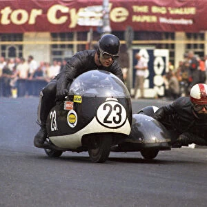 Derek Yorke & T Poole (Triton) 1970 500 Sidecar TT